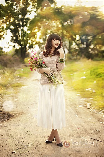 Cuối tháng 11 năm ngoái Khả Ngân bất ngờ xuất hiện trong buổi ra mắt bộ phim “Mùa hè lạnh” của đạo diễn Ngô Quang Hải và tiếp tục gây sự chú ý trong giới showbiz Việt.