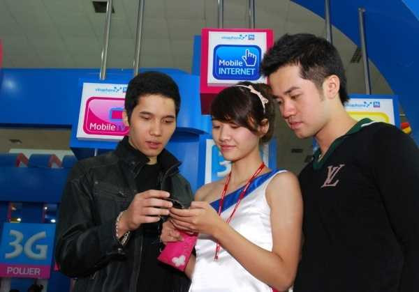 'Buôn' đủ chuyện, miễn phí 10 phút nội mạng VinaPhone