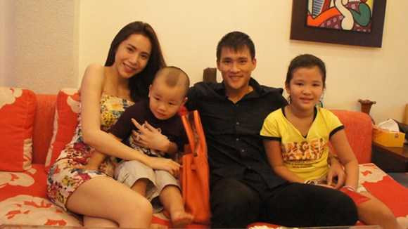 Ca sĩ Thủy Tiên sinh con gái đầu lòng