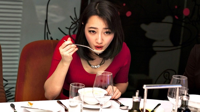 Mặc dù, chi phí lớp học không hề rẻ nhưng vẫn có hàng chục người đến ghi danh để học về các nghi thức 