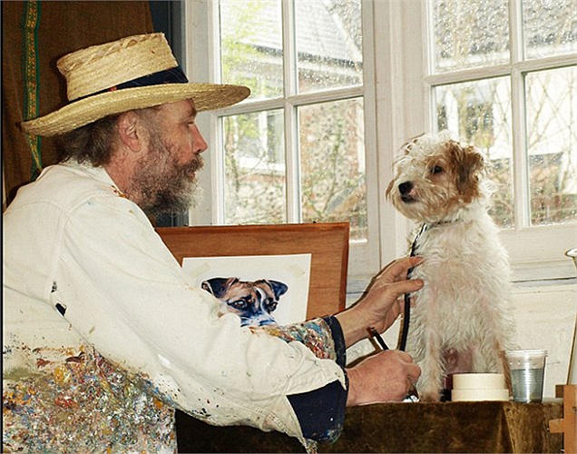 Họa sĩ chuyên vẽ chủ đề đời sống hoang dã Christopher Winch cũng được mời tới để phác họa lại chân dung cho những vị khách bốn chân. 