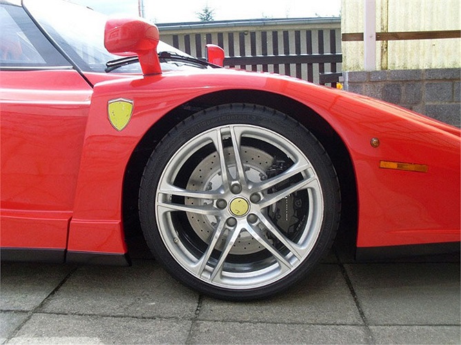 Bánh xe đúng kiểu Ferrari
