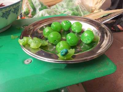 Cẩn thận ăn phải mứt tết Trung Quốc làm từ nhựa