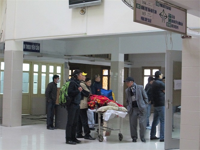 Chăn chiếu được chuẩn bị nhiều nhất, thậm chí tấp đống lên cáng