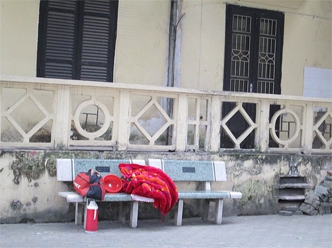 Những cảnh như thế này xuất hiện ở mọi ngóc ngách trong bệnh viện.