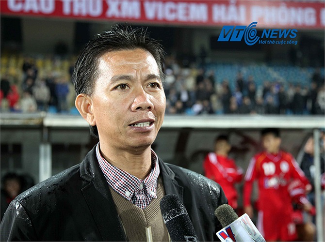 HLV Hoàng Anh Tuấn có màn ra mắt khán giải đất Cảng.