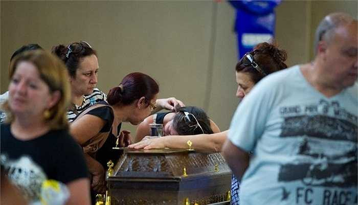 Cháy hộp đêm Brazil, bảo vệ không cho khách thoát