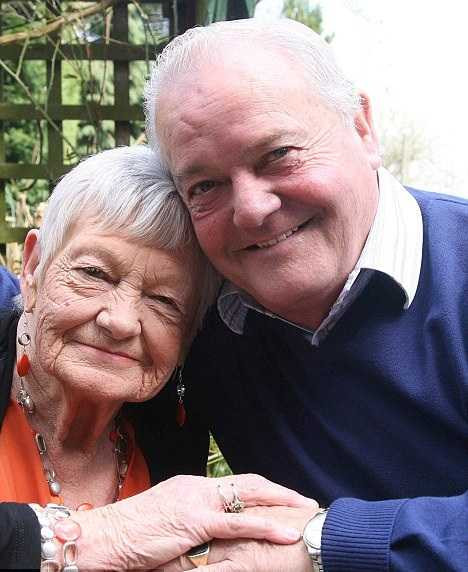 Chị em gặp lại nhau sau gần 1 thế kỷ lưu lạc