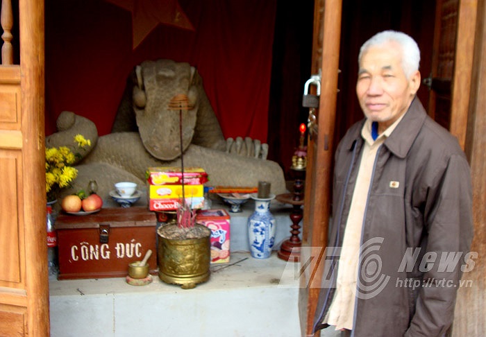 Ông Đam là người trông nom, hương khói ở miếu Xà Thần