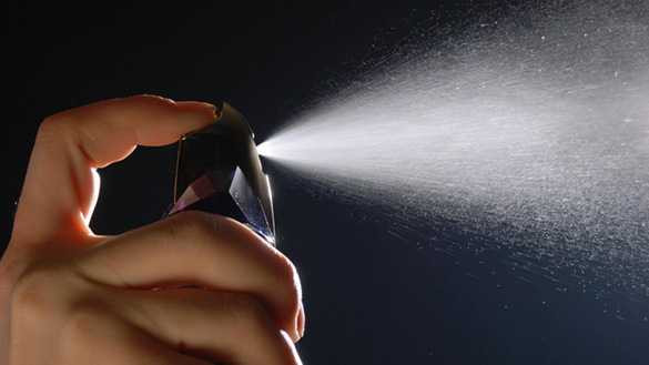 Chiêu độc chống ế: 'Xịt' nước hoa dụ khách mua xe