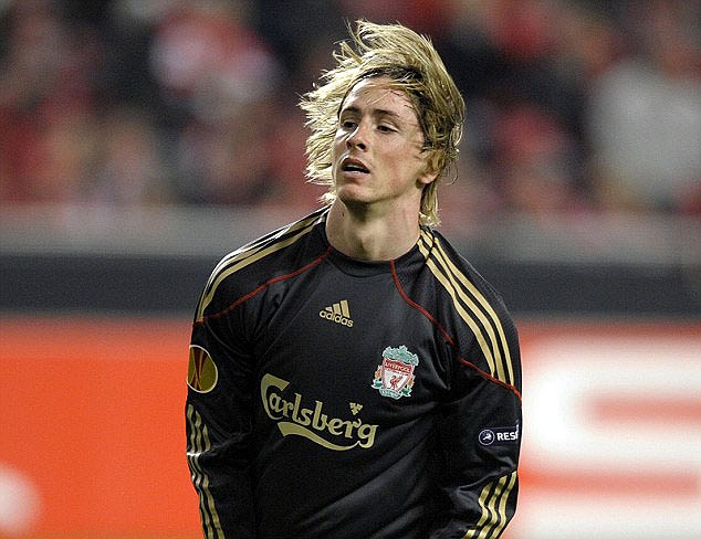 Mái tóc dài, nghệ sĩ luôn tung bay trong gió mỗi khi El Nino tăng tốc