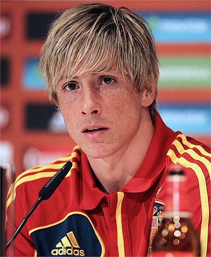 Tuy nhiên màu vàng óng của mái tóc như khi ở Liverpool đã không thể giúp Torres lấy lại được phong độ