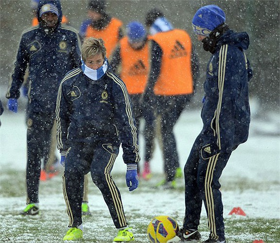 Trở lại Chelsea, mái tóc nghệ sĩ ngày nào của Torres vẫn tung bay trên sân tập