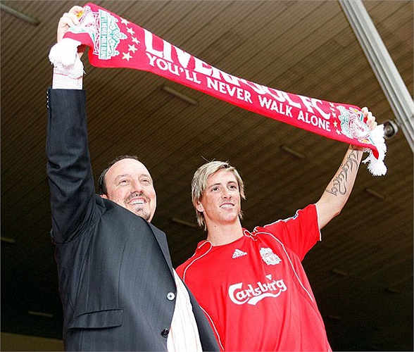 Năm 2007, Torres chuyển đến Liverpool dưới mái tóc nhuộm vàng 