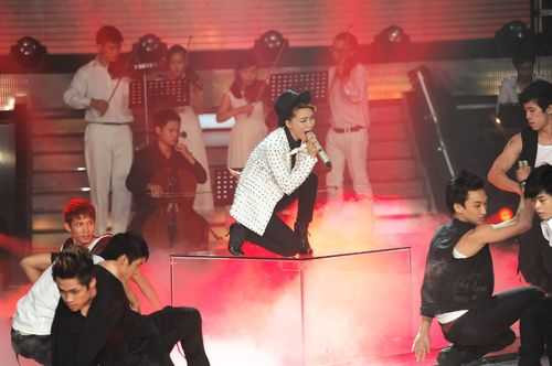 Chung kết The Voice: Cuộc 'đua tiền' giữa các thí sinh?