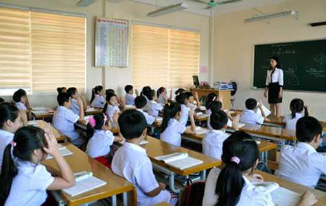 Cô giáo sốc khi nữ sinh 'bật' lại chuyện 'ôm trong lớp'