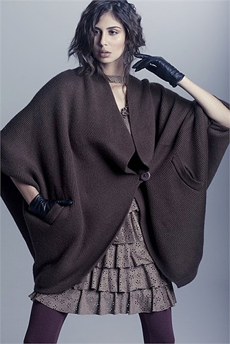 Stephanie Oliveira, con gái của Bebeto theo đuổi nghiệp người mẫu từ năm 13 tuổi và dần trở thành cái tên quen thuộc trên sàn catwalk Brazil. 