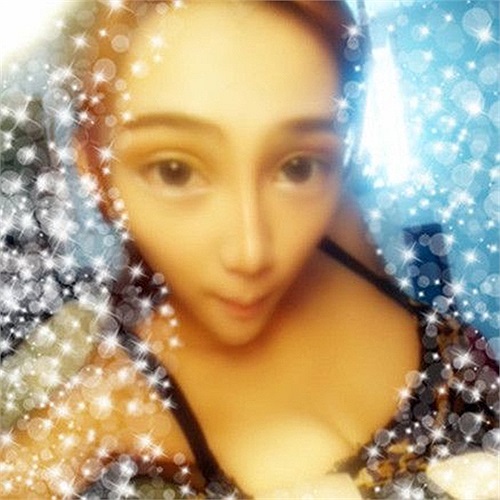 Loạt ảnh về cô gái xà tinh đang gây sốt cư dân mạng Trung Quốc