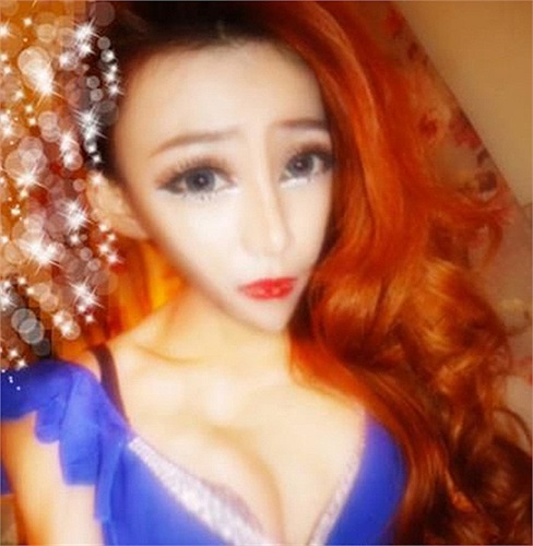 Cô gái sở hữu đôi mắt to đùng, chiếc mũi thon nhỏ và chiếc cằm siêu nhọn