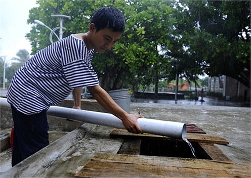 Nước mưa khan hiếm nên được các chiến sĩ quý, dùng tiết kiệm.(Theo Quân đội Nhân dân)