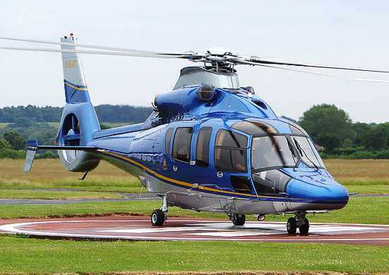 Cưỡi 'siêu khủng' đến Cường Đôla cũng 'chịu' để du xuân