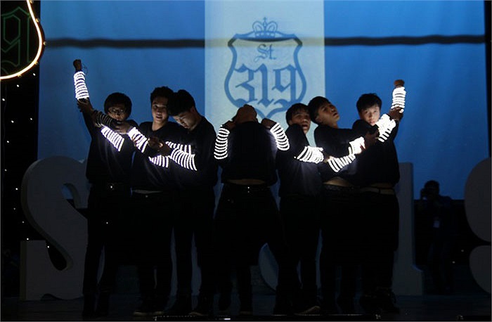 Nhóm gồm những bản trẻ năng động, yêu nhảy múa và cover các bài nhảy của các thần tượng Kpop.