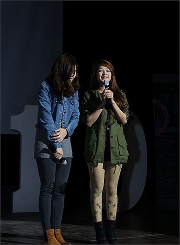 Tham gia chương trình còn có Chipu với vai trò MC và dancer.