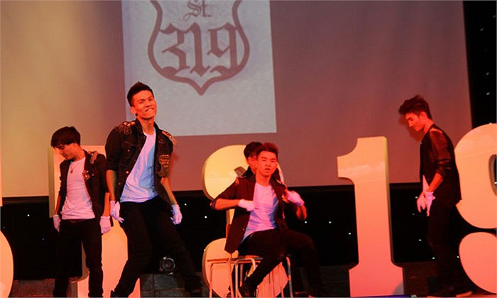 Hai năm thành lập, nhóm có rất nhiều fan.