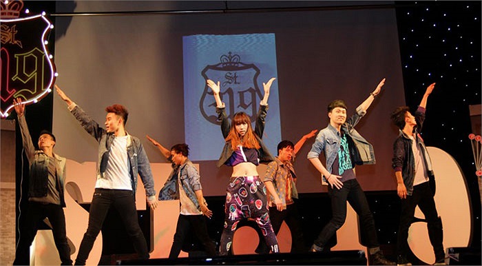 St 319 cũng đã dành được giải thưởng về nhảy cover.