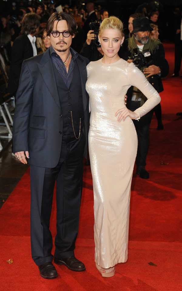 'Cướp biển' Johnny Depp chia tay người tình lưỡng tính