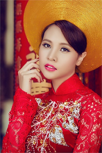 Đàm Thu Trang thổ lộ, cô cảm thấy rất tự hào và cảm kích vì nhận được sự giúp đỡ nhiệt tình từ nhạc sĩ Phạm Việt Hoàng, tác giả của ca khúc – điều mà không phải người đẹp nào cũng có. 