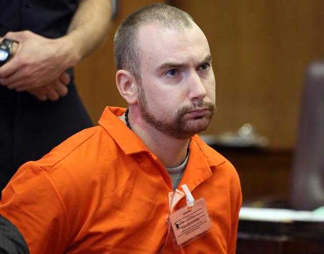 Đắng cay triệu phú thành kẻ buôn vũ khí, nghiện ngập