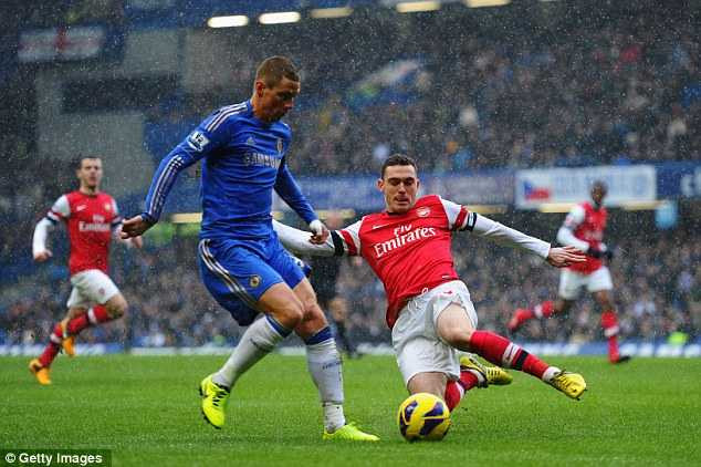 Đánh bại Arsenal, Chelsea tiến sát Man City