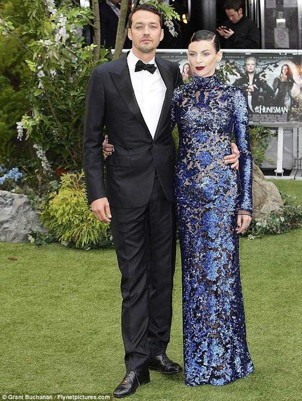 Đạo diễn cặp bồ với Kristen Stewart bị vợ bỏ