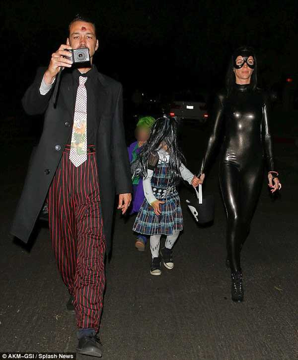 Đạo diễn cặp bồ với Kristen Stewart bị vợ bỏ