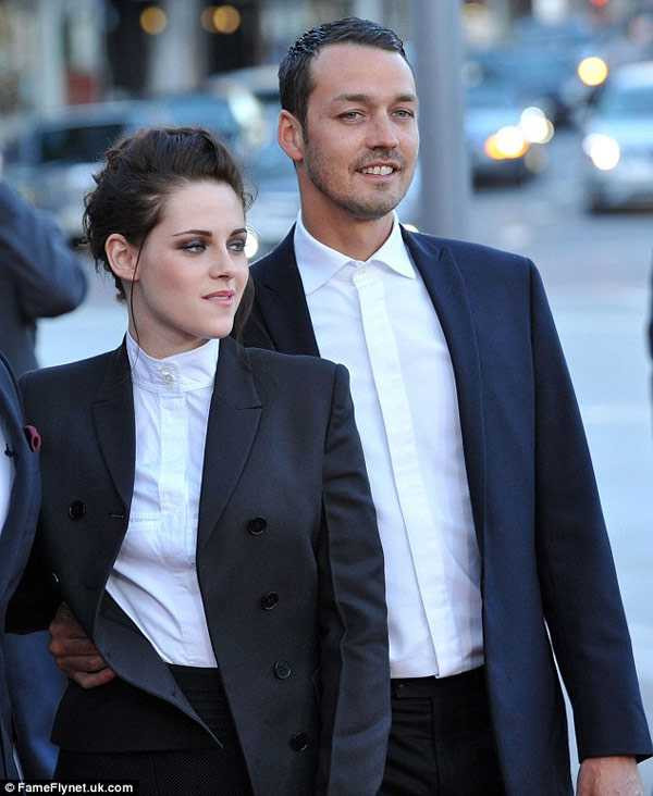 Đạo diễn cặp bồ với Kristen Stewart bị vợ bỏ
