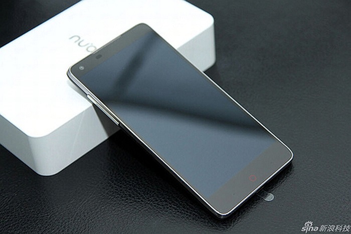 Mật độ điểm ảnh này hơn hẳn cả iPhone 5 của Apple (326ppi) và Galaxy S3 (306ppi).