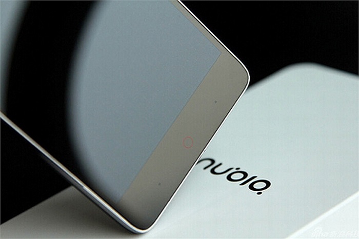 Nubia Z5 hoạt động trên hệ điều hành Android 4.1.1 với giao diện tùy biến của riêng ZTE.