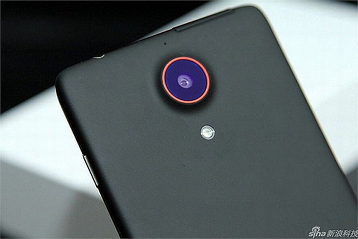 Tuy nhiên, sản phẩm không hề rẻ như những smartphone đến từ các thương hiệu sản xuất khác của Trung Quốc. 