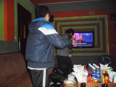 Đầu năm, sinh viên cầm đồ, đi nhậu giải đen