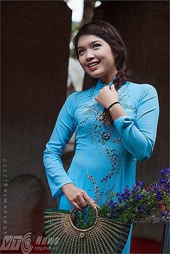 Dù đăng quang ở một cuộc thi lớn cho sinh viên như Hoa khôi sinh viên Hà Nội 2011 nhưng Thùy Dương vẫn giữ được vẻ đẹp giản dị, thân thiện 