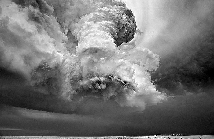 Bức ảnh cực kì ấn tượng được chụp ở Galacia, Kansas với tiêu đề 'Cánh tay của Chúa'