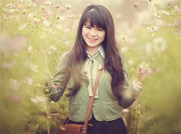 Cô nữ sinh xinh đẹp này luôn rạng rỡ ở mọi góc nhìn