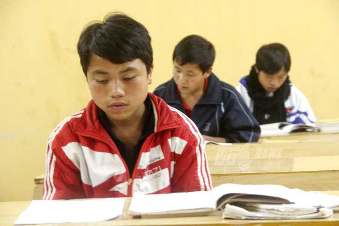 Độc đáo lớp học sáng đèn giữa đêm đại ngàn Tây Bắc