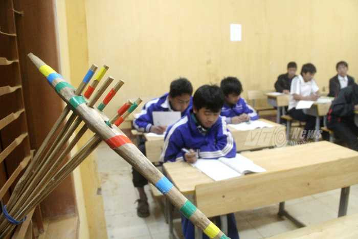 Độc đáo lớp học sáng đèn giữa đêm đại ngàn Tây Bắc