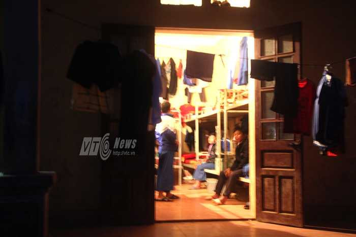 Độc đáo lớp học sáng đèn giữa đêm đại ngàn Tây Bắc