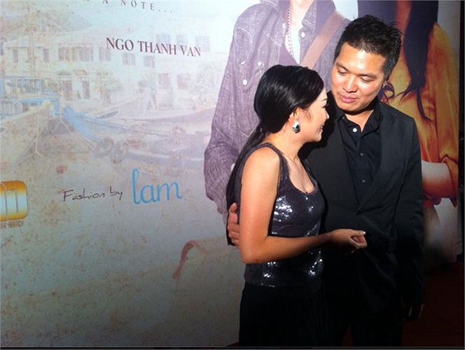 Trai lạ nhìn Phương Thanh đắm đuối