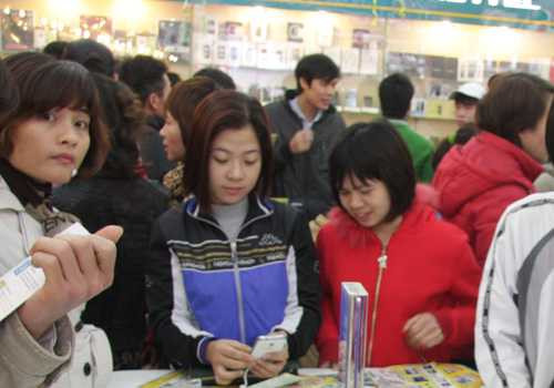 Gần Tết smartphone tầm thấp giảm giá mạnh