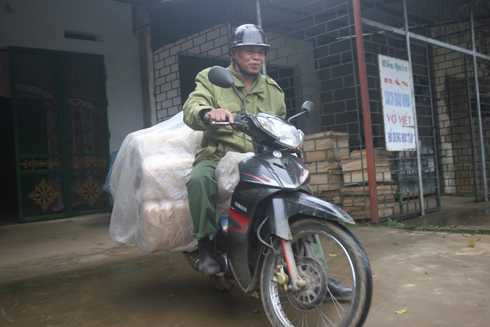 Gặp người cha đi 500km/ngày để... dạy con