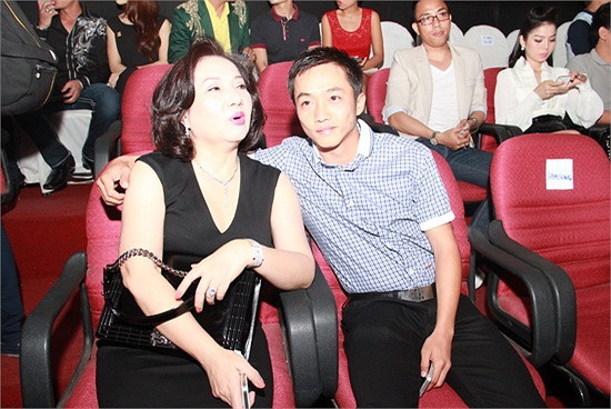 Hà Hồ hóa giải 'bức tường thành' mẹ chồng đại gia